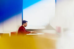 21-126_-_help_desk-_article_bodyimage_1405x937