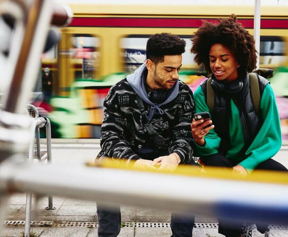 2 young people looking at a cellphone