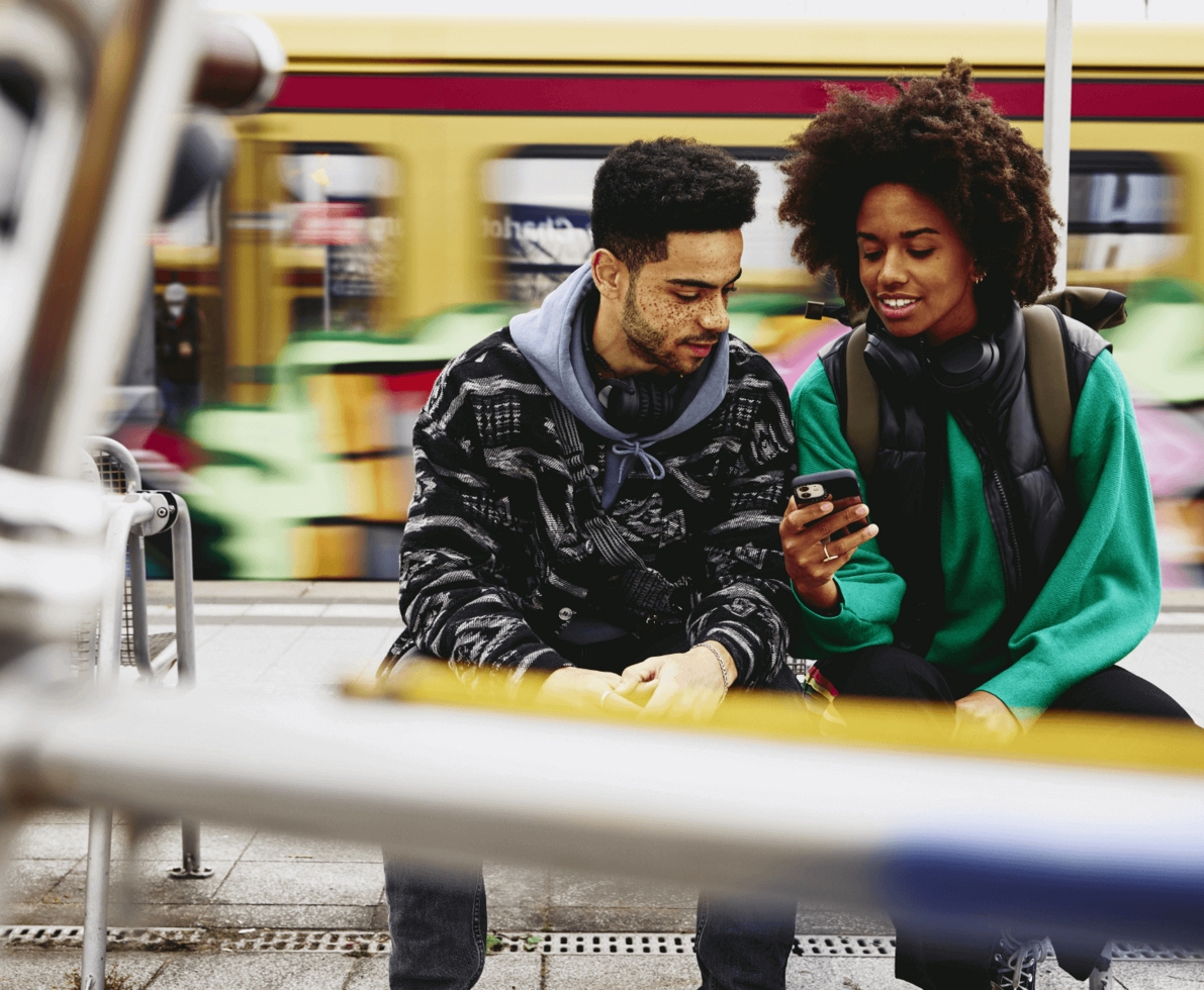 2 young people looking at a cellphone