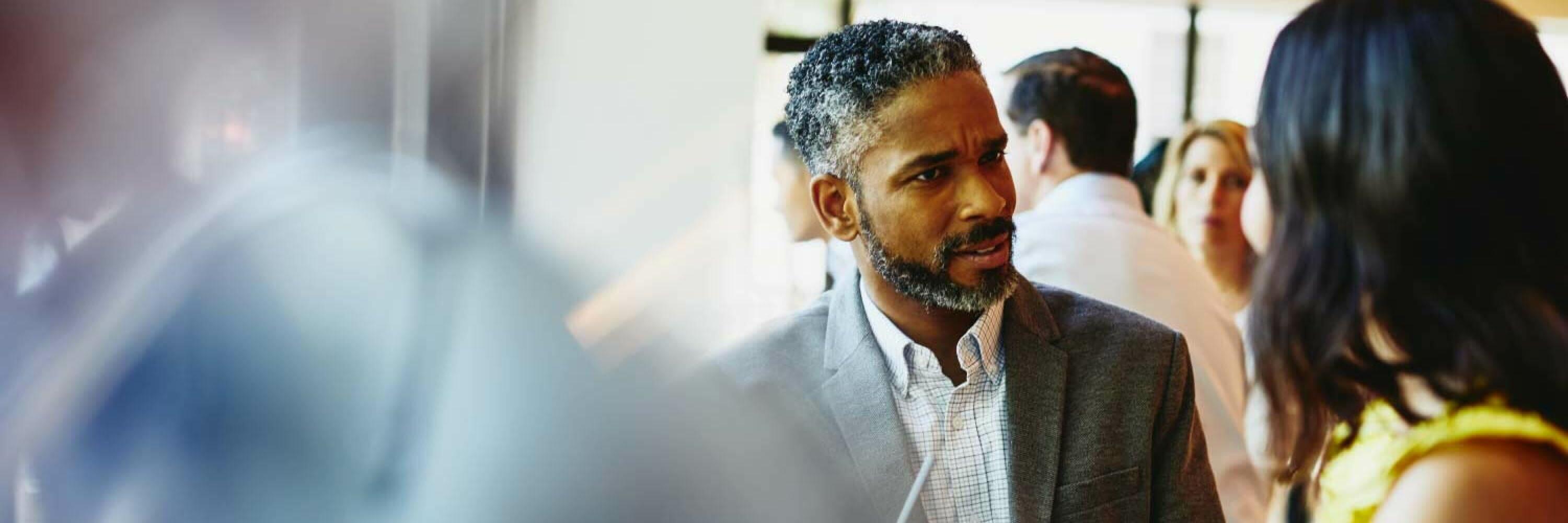 Man looking serious to woman, sitting down.